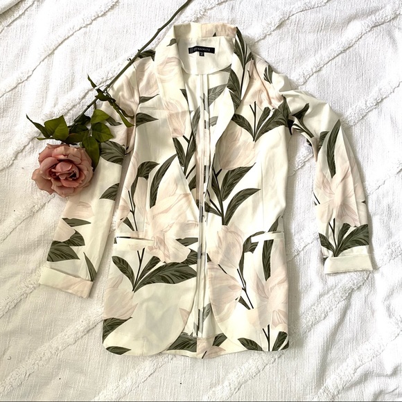 Dynamite Jackets & Blazers - Dynamite floral/botanical open front blazer EUC